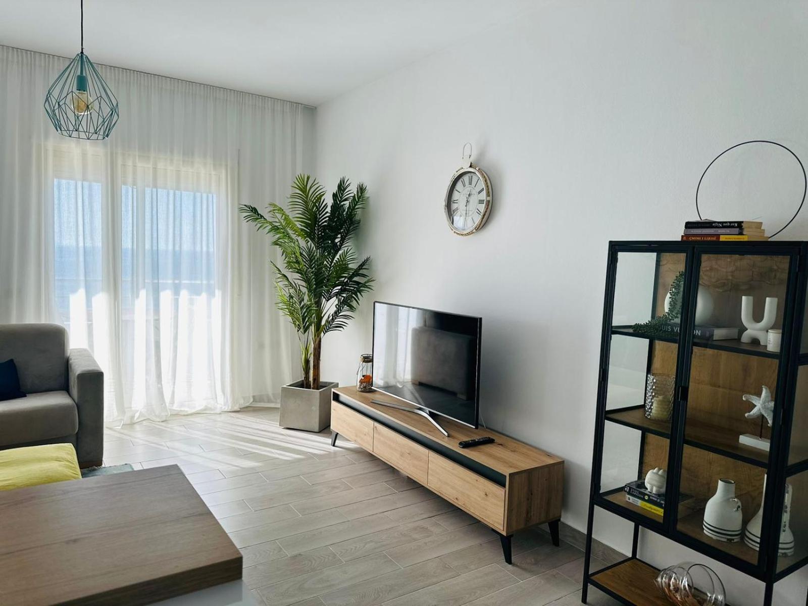 Sunny Hill Apartment Vlore Bagian luar foto